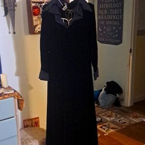 Vintage long, dramatic black velvet dress, M/L